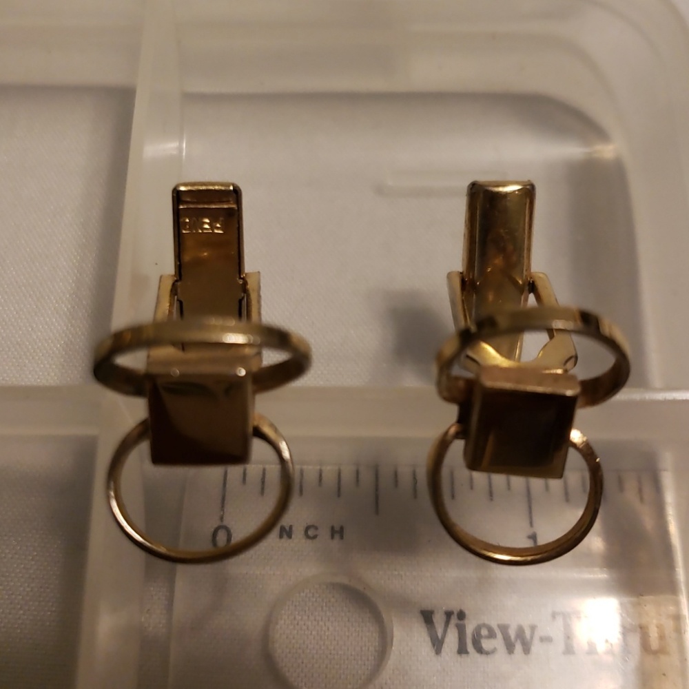 Cuff links gold tone
